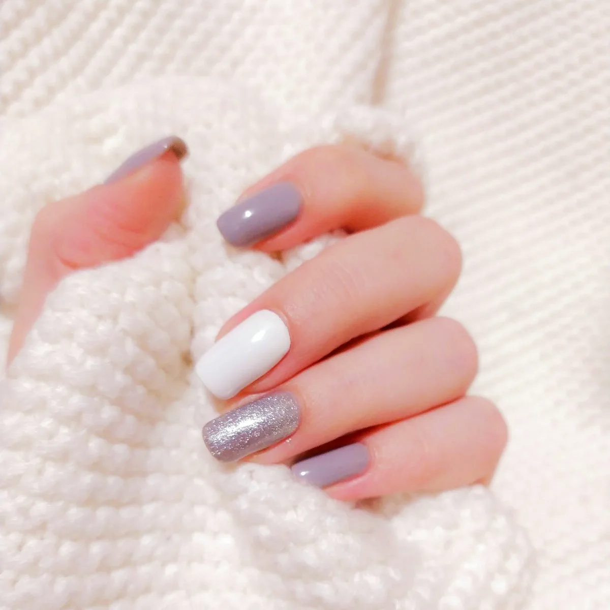 Model wearing grey and white premium press-on nails